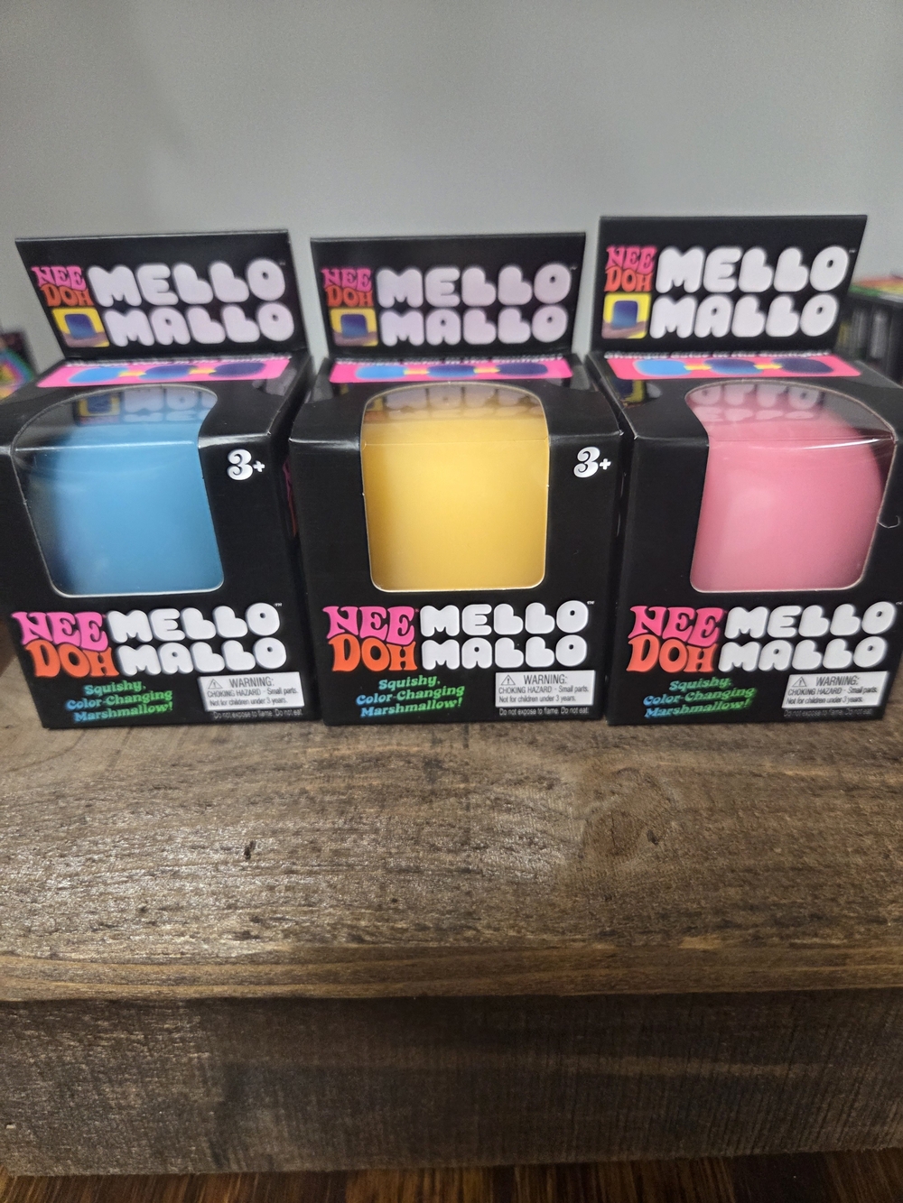 Mello Mallo Color-Changing Marshmallow Toy - Blue, Yellow, Pink